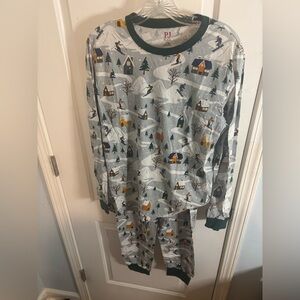 Pj Place adult Pajama Set with Winter Village Print size m EUC